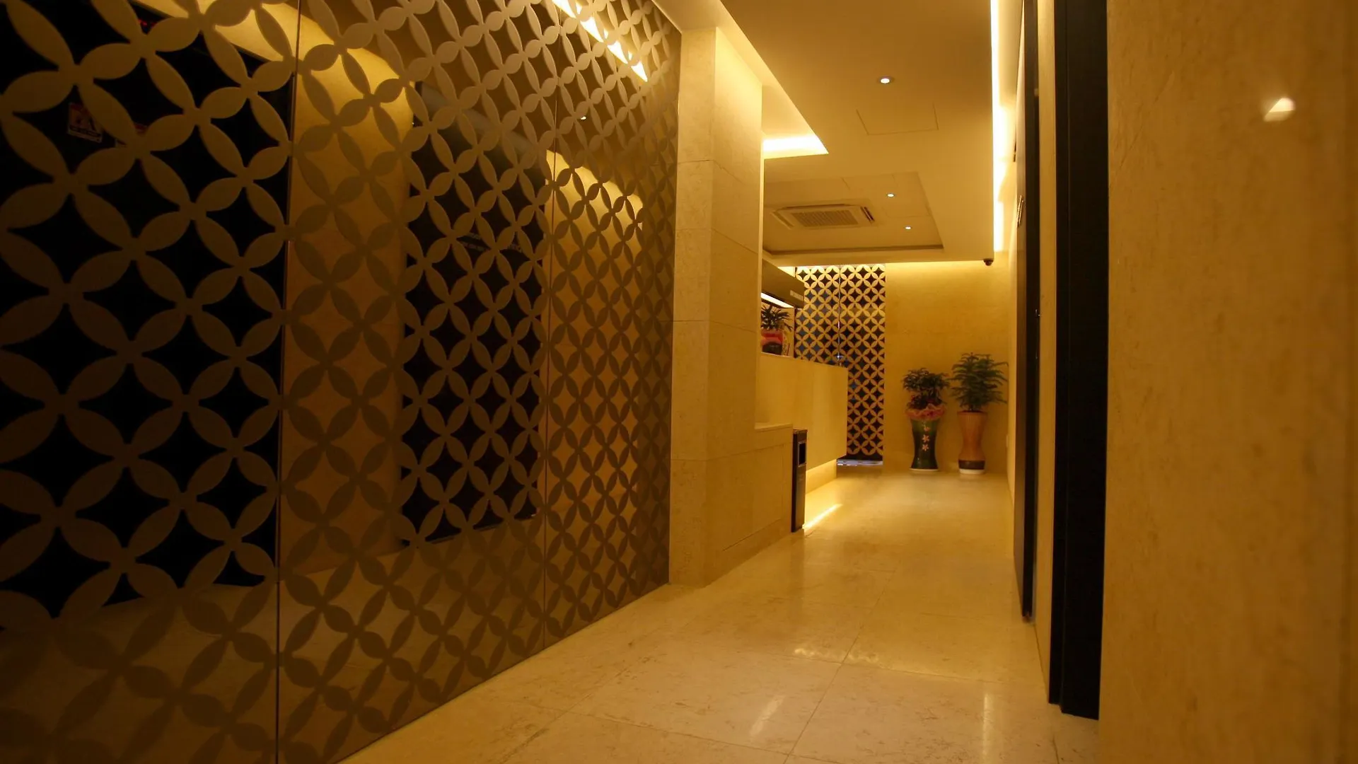 Spring 21 Hotel Sinchon Seoul Motel