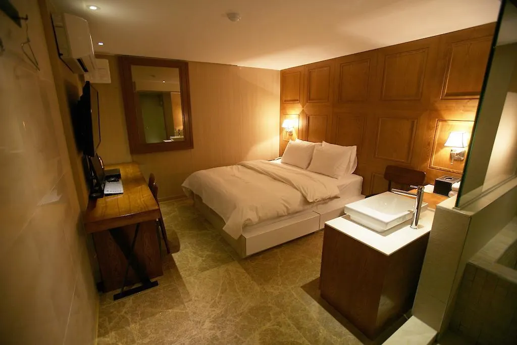 Spring 21 Hotel Sinchon Seoul Motel